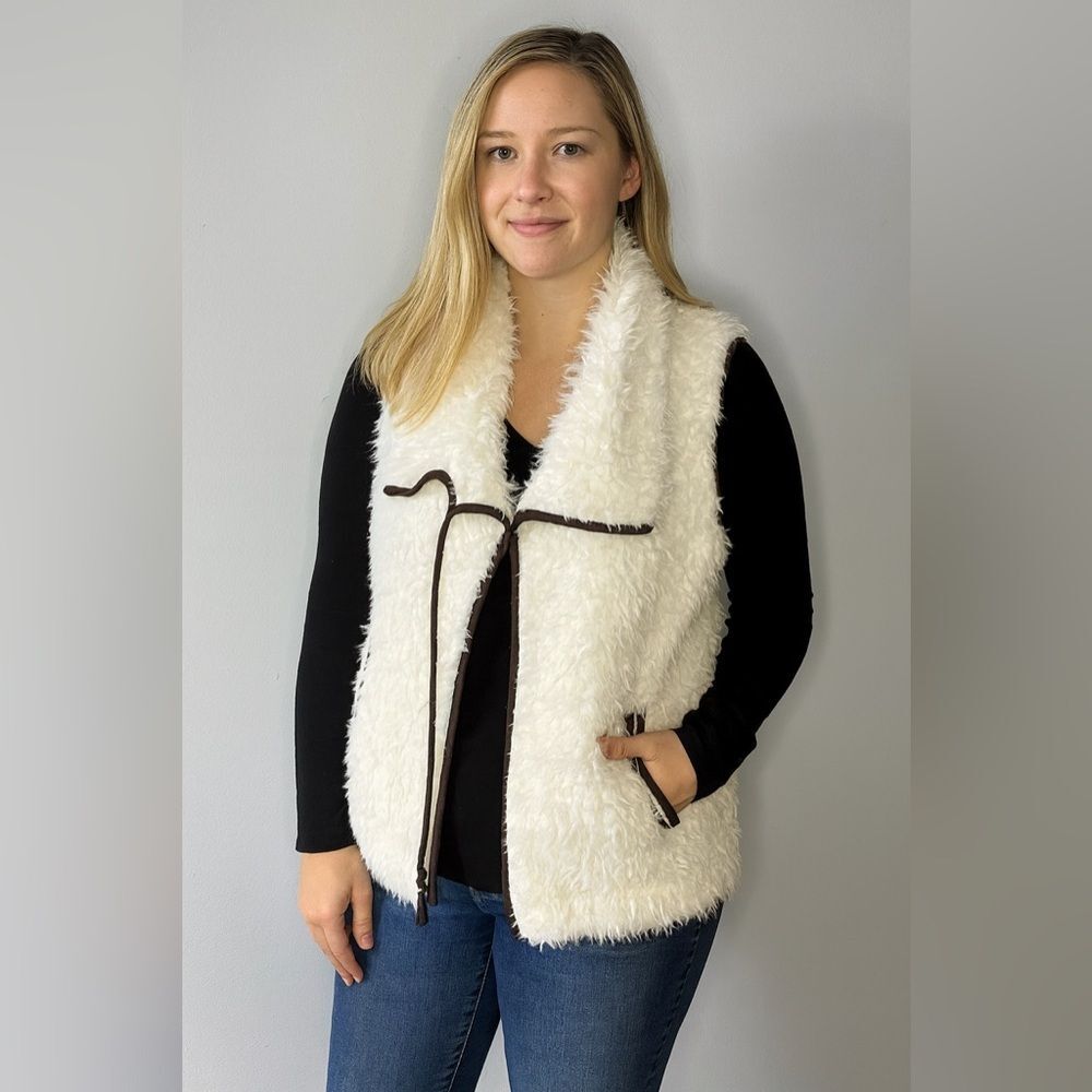 Melrose & Market Sherpa Plush Faux Fur Sleeveless Vest White Small